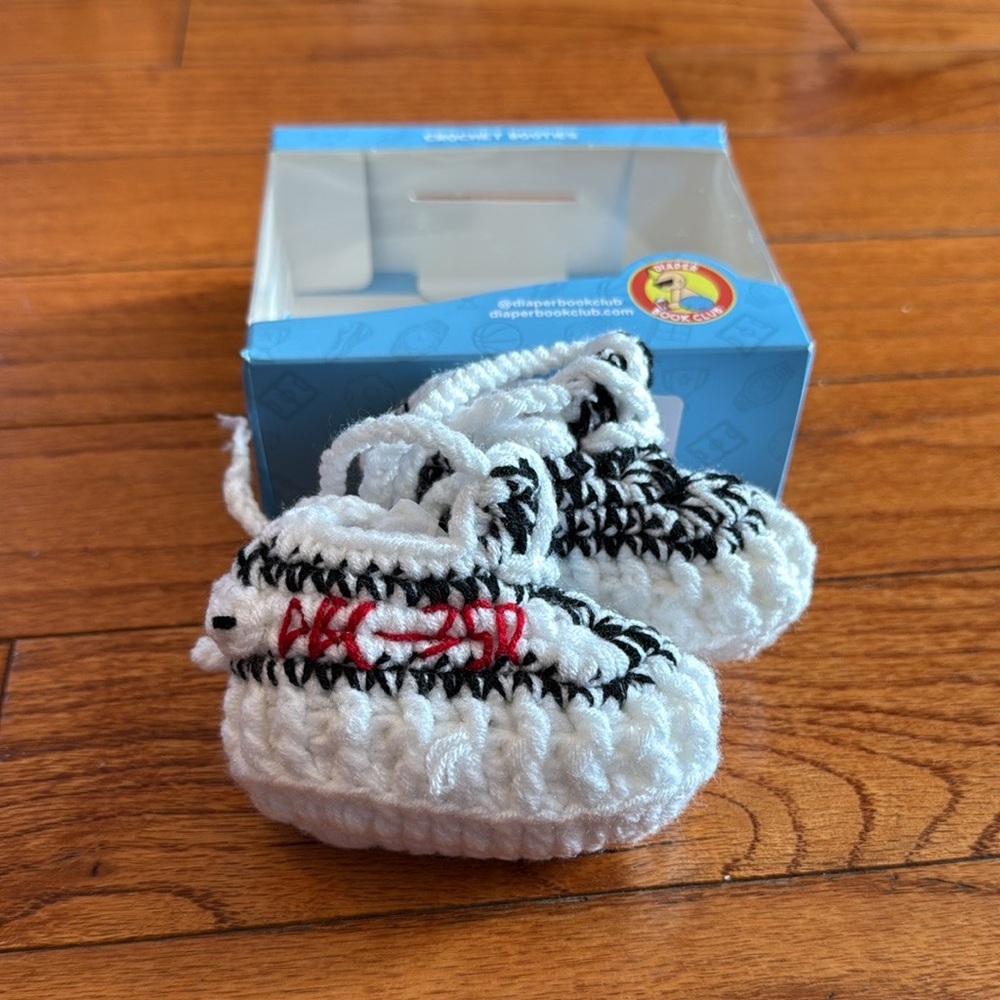 Yeezy Baby Crochet Booties - 350 V2 Zebra White and Black - Picture 3 of 8